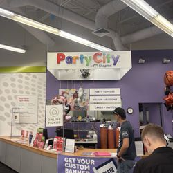 Store open roughly 15 minutes and no balloon attendant on a Saturday morning.