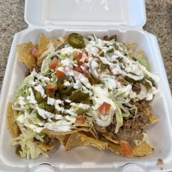 La Nueva Taqueria - Nachos (Thursday special) with ground beef