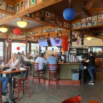 Lu & Carl's Bar and Grille - Indoor dining area - New American Near Me - Brighton, Michigan