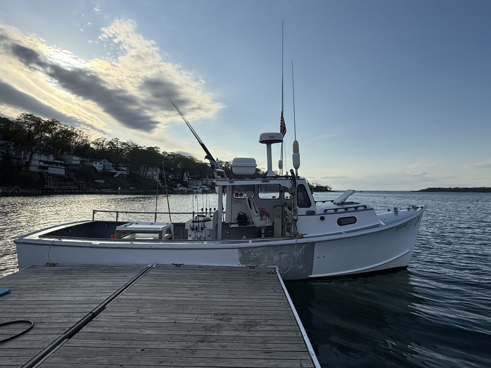 Target Rock Lobstering and Bottom Fishing Logo