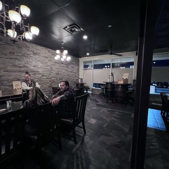 Ella's Kitchen + Wine Bar - Plenty of seating for everyone - Wine Bars Near Me - Canal Winchester, Ohio