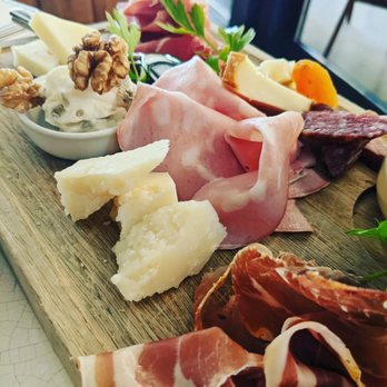 Il Giardino Ristorante - Meat and cheese board - Italian Near Me - Rome, RM Il Giardino Ristorante - Meat and cheese board - Italian Near Me - Rome, RM