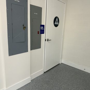 PureSpin Laundromat - Women/Men Bathroom - Laundromat Near Me - Corona, California