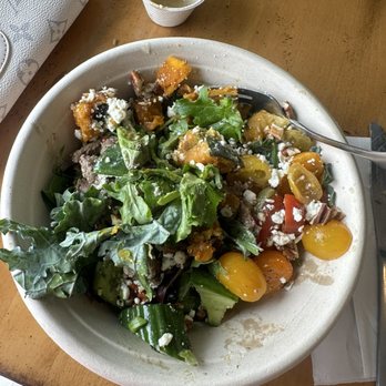 La Finca Bowls - Yummy steak salad - New American Near Me - Albuquerque, New Mexico