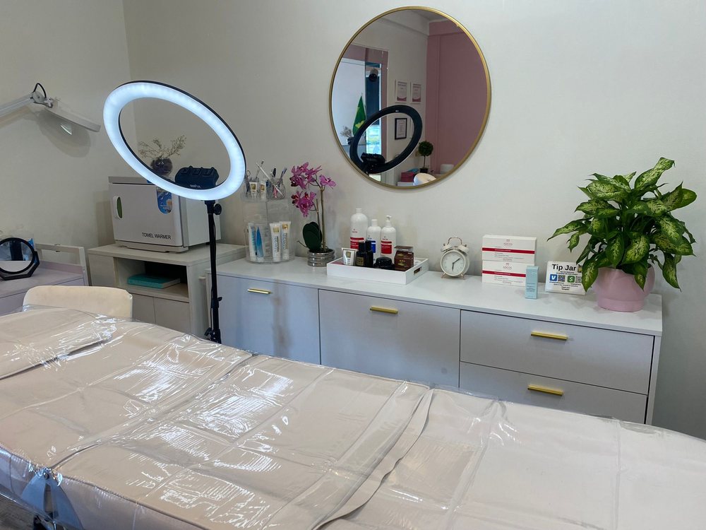 Brazilian Beauty Center Logo