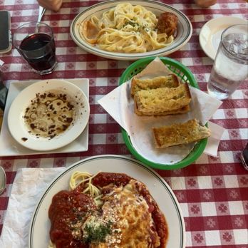 Jimmy D’s Spaghetti Joint - Chicken Parmesan & Alfredo pasta - Italian Near Me - Grover Beach, California