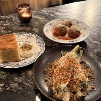 Metsi’s - crunchy cedar salad, aranchini, focaccia - Italian Near Me - Columbus, Ohio