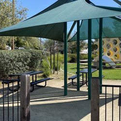 Keiser Community Park - Covered picnic tables