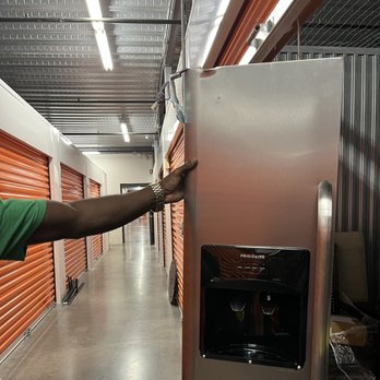 Bellhop Moving - When the mover ripped my fridge door off the hinge and said "sorry I tore your door up file a claim " bellhop wants to give me 170 - Movers Near Me - Atlanta, Georgia