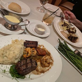Eddie Merlot's - New Orleans Mixed Grill and Trio of Medallions - Steakhouses Near Me - Indianapolis, Indiana Eddie Merlot's - New Orleans Mixed Grill and Trio of Medallions - Steakhouses Near Me - Indianapolis, Indiana