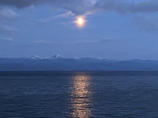 Yellowstone Lake by null