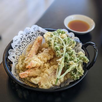 Ducks - Shrimp tempura (mixed) platter. Includes carrot, Japanese squash, and broccolini (?). - Japanese Curry Near Me - San Gabriel, California Ducks - Shrimp tempura (mixed) platter. Includes carrot, Japanese squash, and broccolini (?). - Japanese Curry Near Me - San Gabriel, California