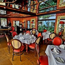 Renato's Palm Beach - Indoor seating