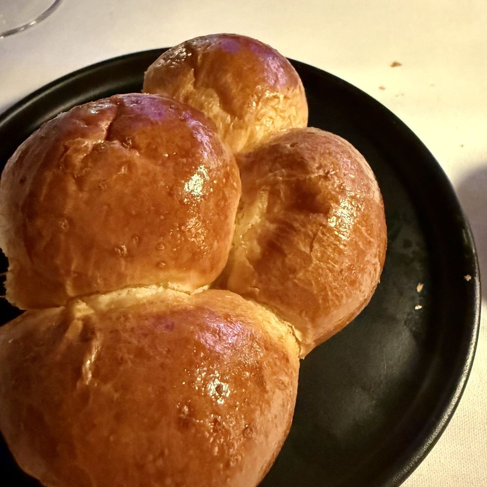 Oscar's Steakhouse - Pull-Apart Dinner Rolls - Steakhouses Near Me - Las Vegas, Nevada