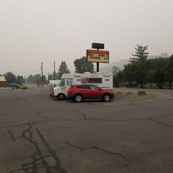 Anita's Taco's Truck - a taco truck parked in a parking lot - Tacos Near Me - Okanogan, Washington Anita's Taco's Truck - a taco truck parked in a parking lot - Tacos Near Me - Okanogan, Washington