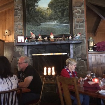 Restaurant Gastrognome - Indoor dining area - New American Near Me - Idyllwild, California