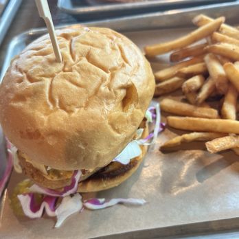 Community Beer Company - Bbq chicken plant based - Breweries Near Me - Dallas, Texas Community Beer Company - Bbq chicken plant based - Breweries Near Me - Dallas, Texas
