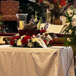 Steven Mueller Florist - An urn arrangement for a funeral.
