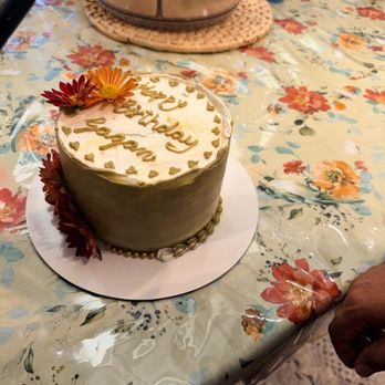 Kaurs Cake Studio - Elegant look, bold pistachio flour, rough-edge cakes are the new favourites - Bakeries Near Me - Oakville, Ontario