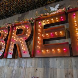 Great deco. Brekki Brekki