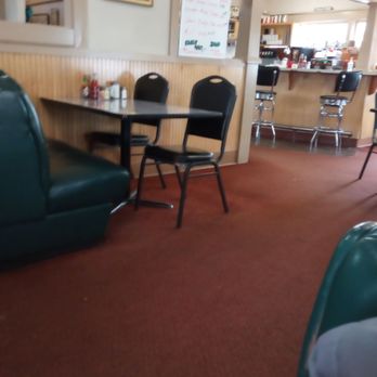 Dean's Homestyle Cafe - American Near Me - Clackamas, Oregon