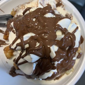 Vaffelbageren - Waffle with Nutella and whipped cream - Ice Cream & Frozen Yogurt Near Me - København K, 84 Vaffelbageren - Waffle with Nutella and whipped cream - Ice Cream & Frozen Yogurt Near Me - København K, 84