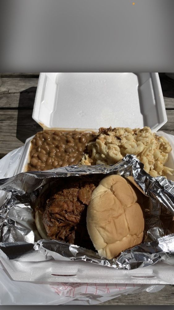 Paulie's Pig Out Logo