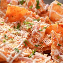Monkey Butt Bikers - Chilaquiles rojos con totopos horneados