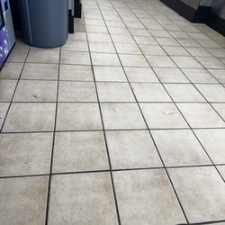24/7 Coin Laundry - Dirty floors, un-wiped machines.