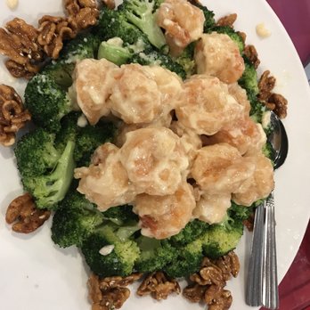 Choi Fook - Shrimp with walnuts - Chinese Near Me - Brooklyn, New York Choi Fook - Shrimp with walnuts - Chinese Near Me - Brooklyn, New York
