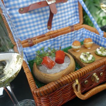 Azurmendi - Picnic Basket - Basque Near Me - Larrabetzu, BI Azurmendi - Picnic Basket - Basque Near Me - Larrabetzu, BI