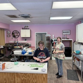 Magic Oven - Workers - Bakeries Near Me - Toccoa, Georgia