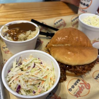 Reyna’s BBQ & Cocina - Coleslaw, Real mashed potato, BBQ sandwich, potato salad. - Barbeque Near Me - Harlingen, Texas