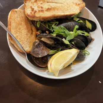 Lola's Lounge - Spanish Near Me - Sacramento, California Lola's Lounge - Spanish Near Me - Sacramento, California