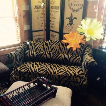 The Consignment Shoppe - Used, Vintage & Consignment Near Me - Knoxville, Tennessee