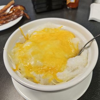 Fifties Diner - American Near Me - Chicopee, Massachusetts