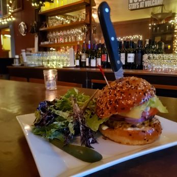Volcano Union Inn + Pub - Awesome burger!!! - Bed & Breakfast Near Me - Volcano, California