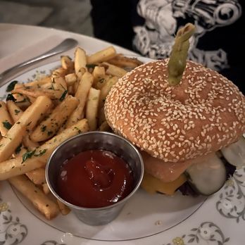 Holiday on 7th - Smash burger fries - Cocktail Bars Near Me - Austin, Texas