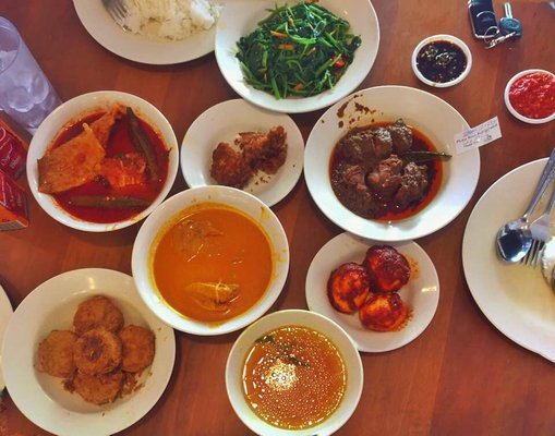 Hjh Maimunah Restaurant & Catering Pte Ltd by null