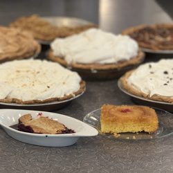 Linda's Soda Bar & Grill - Pies and cake