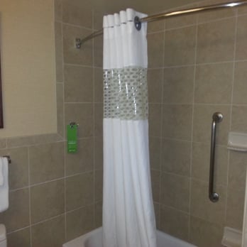 Hampton Inn Reading/Wyomissing - Clean shower - Hotels Near Me - Wyomissing, Pennsylvania