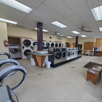 Tri Bay Laundry - Interior - Laundromat Near Me - Damariscotta, Maine Tri Bay Laundry - Interior - Laundromat Near Me - Damariscotta, Maine