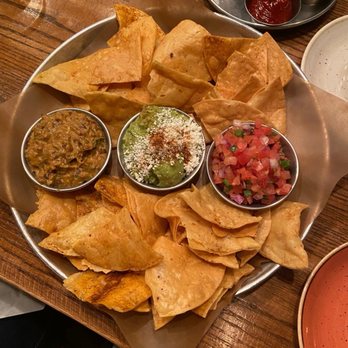 La Carnita - Nachos - Mexican Near Me - Toronto, Ontario La Carnita - Nachos - Mexican Near Me - Toronto, Ontario