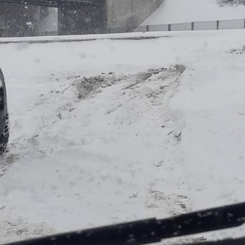 Services Routiers Unipro - Hole left by my car in the snowbank - Towing Near Me - Dorval, Quebec Services Routiers Unipro - Hole left by my car in the snowbank - Towing Near Me - Dorval, Quebec