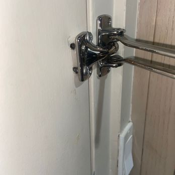 The Andrew Hotel - Broken lock to door - Hotels Near Me - Great Neck, New York The Andrew Hotel - Broken lock to door - Hotels Near Me - Great Neck, New York