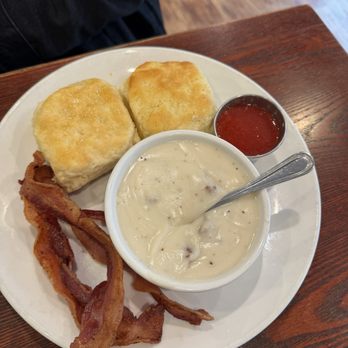 Brick And Spoon - Pigeon Forge - Biscuits with sausage gravy and bacon. - Breakfast & Brunch Near Me - Pigeon Forge, Tennessee Brick And Spoon - Pigeon Forge - Biscuits with sausage gravy and bacon. - Breakfast & Brunch Near Me - Pigeon Forge, Tennessee