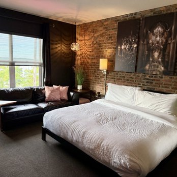 Hotel Kilbourne - Room 33. - Hotels Near Me - Sandusky, Ohio Hotel Kilbourne - Room 33. - Hotels Near Me - Sandusky, Ohio