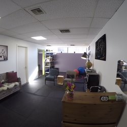 SF Chiropractic Sports Injury + Performance Care - Waiting area
