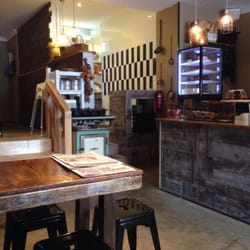 Shenkin Eatery - Shh don't tell them that I wanna nick their cute little vintage oven...