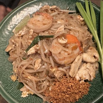 Thonglor - Pad thai - Thai Near Me - Brighton, Massachusetts